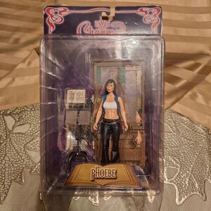 SOLDVintage SERIES 1 "Charmed" Phoebe Collectible Figure